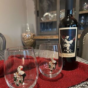 Jeweled, parrot handheld wine glasses
S/2